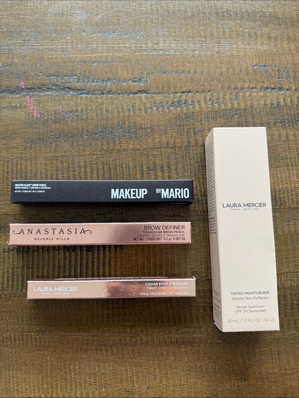 Make up lot - Laura Mercier + Makeup by Mario